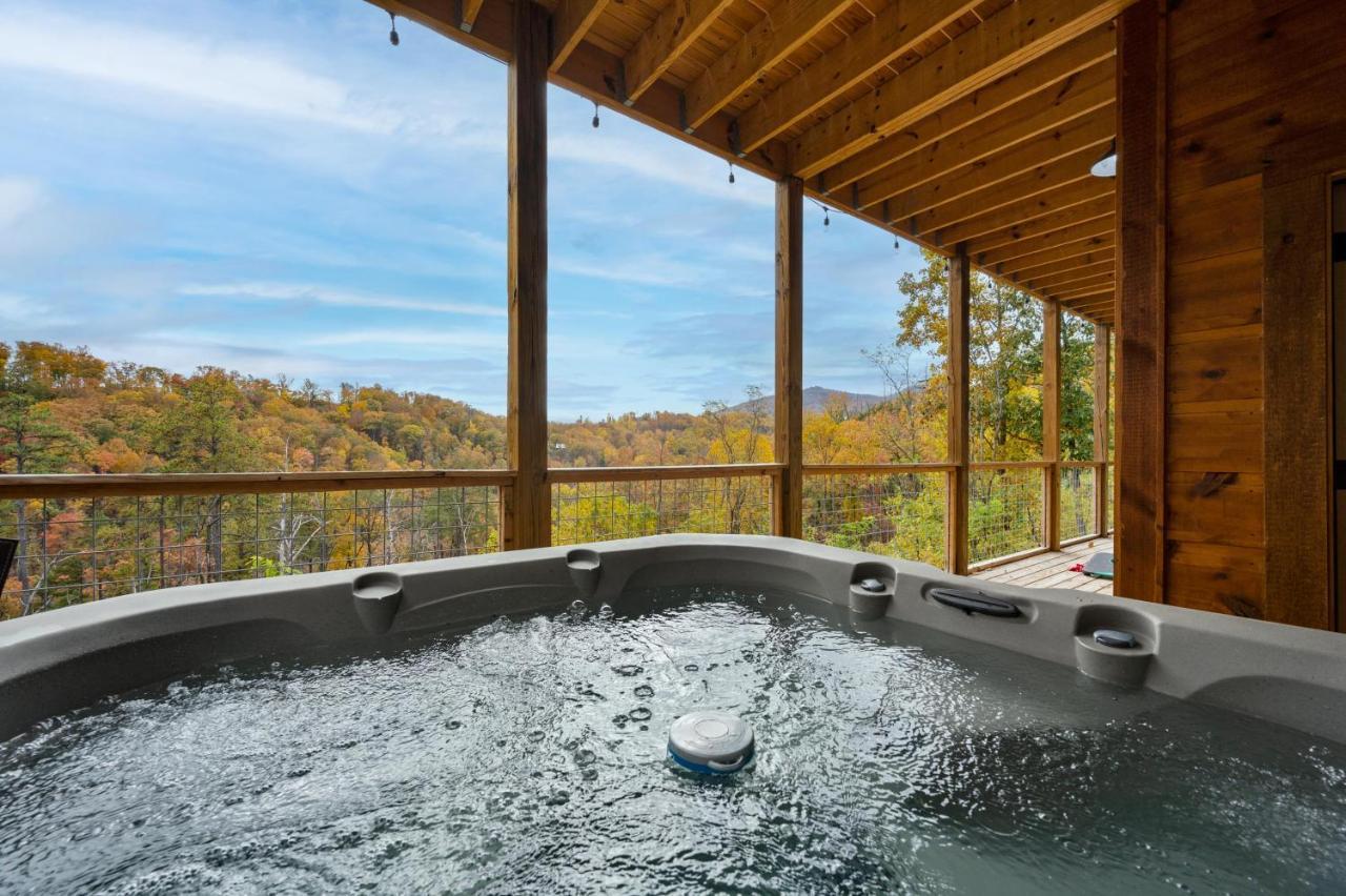 2021 Cabin - Gorgeous Fall Views, GameRm, HotTub, Xbox, Bears, Gatlinburg 10min&Ober 5min Exterior foto
