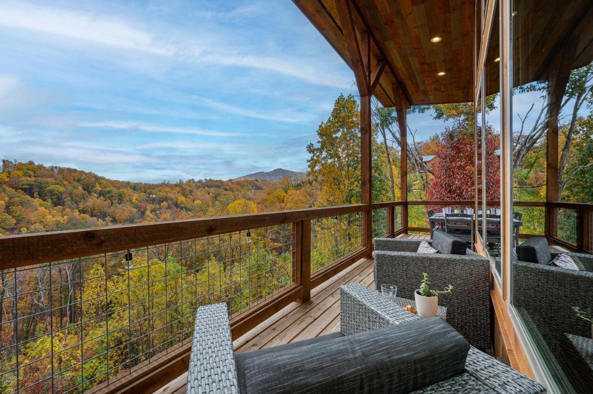 2021 Cabin - Gorgeous Fall Views, GameRm, HotTub, Xbox, Bears, Gatlinburg 10min&Ober 5min Exterior foto