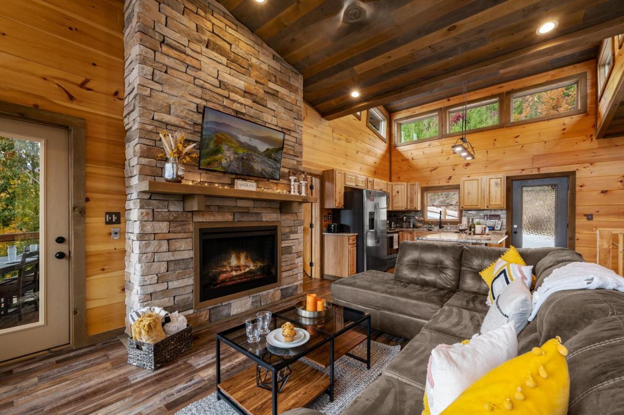 2021 Cabin - Gorgeous Fall Views, GameRm, HotTub, Xbox, Bears, Gatlinburg 10min&Ober 5min Exterior foto