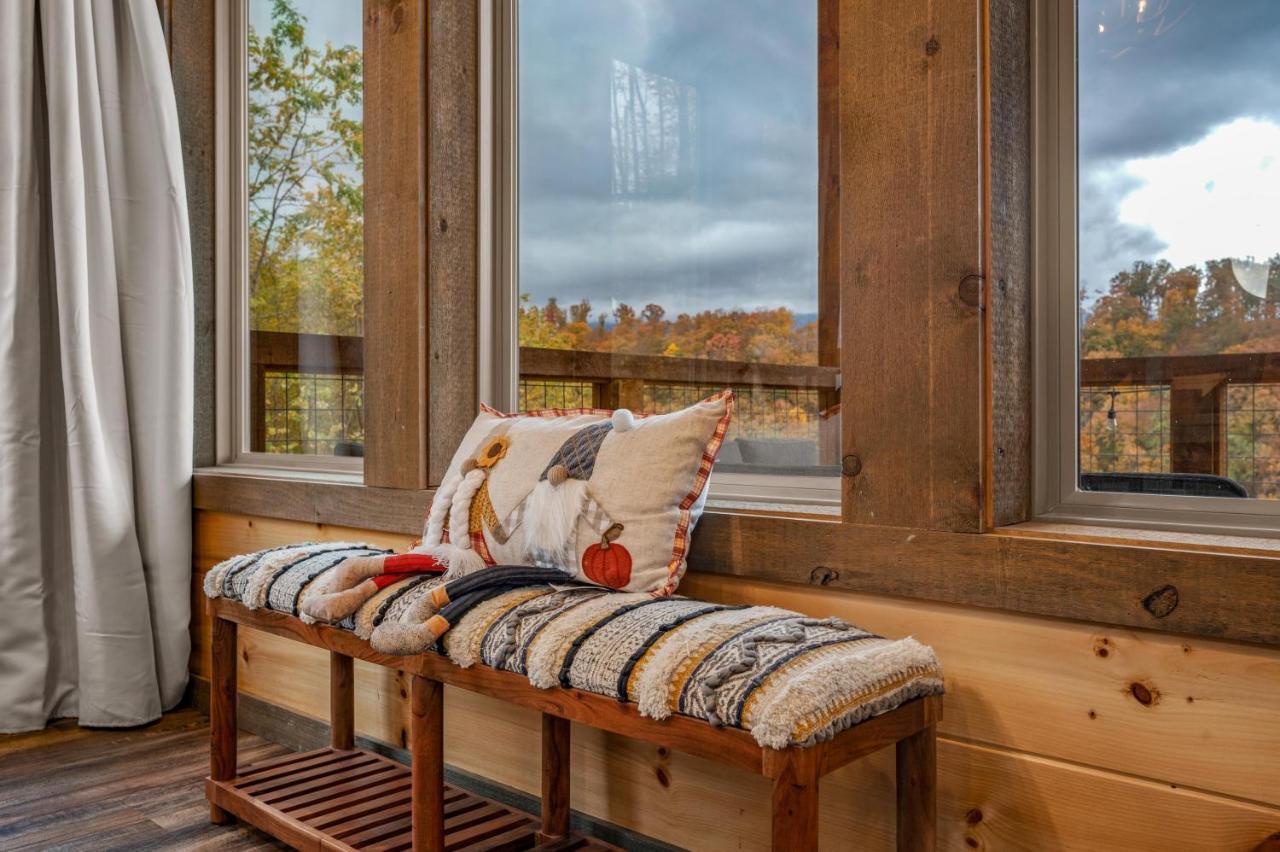 2021 Cabin - Gorgeous Fall Views, GameRm, HotTub, Xbox, Bears, Gatlinburg 10min&Ober 5min Exterior foto