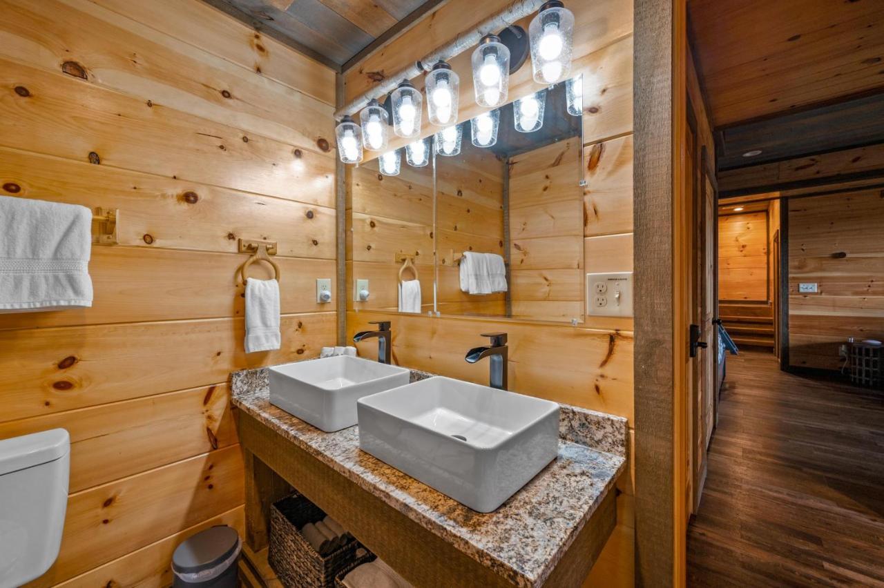 2021 Cabin - Gorgeous Fall Views, GameRm, HotTub, Xbox, Bears, Gatlinburg 10min&Ober 5min Exterior foto