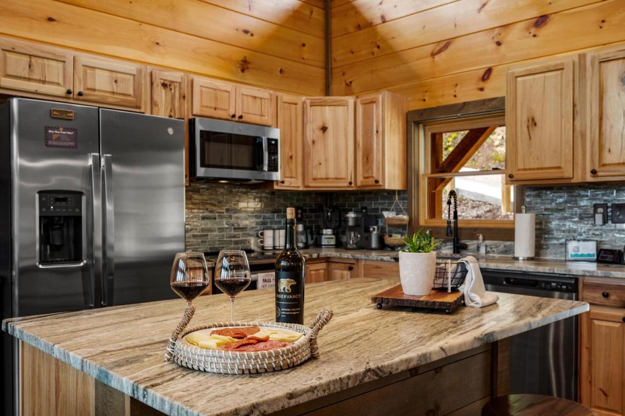 2021 Cabin - Gorgeous Fall Views, GameRm, HotTub, Xbox, Bears, Gatlinburg 10min&Ober 5min Exterior foto