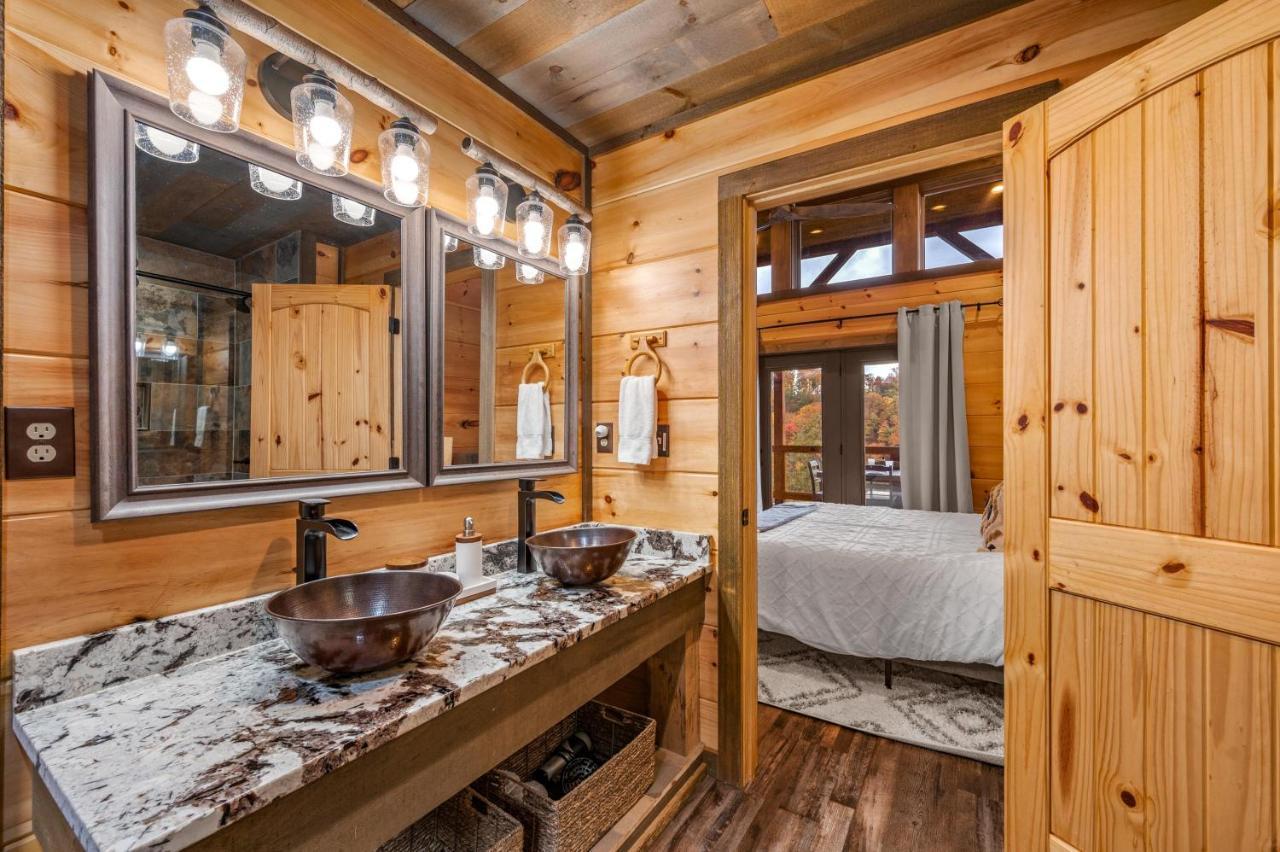 2021 Cabin - Gorgeous Fall Views, GameRm, HotTub, Xbox, Bears, Gatlinburg 10min&Ober 5min Exterior foto