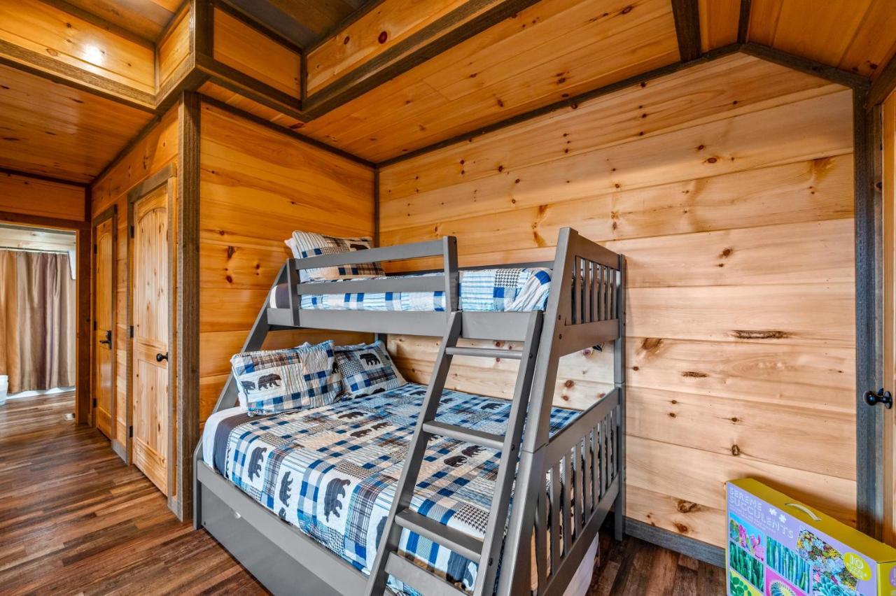 2021 Cabin - Gorgeous Fall Views, GameRm, HotTub, Xbox, Bears, Gatlinburg 10min&Ober 5min Exterior foto