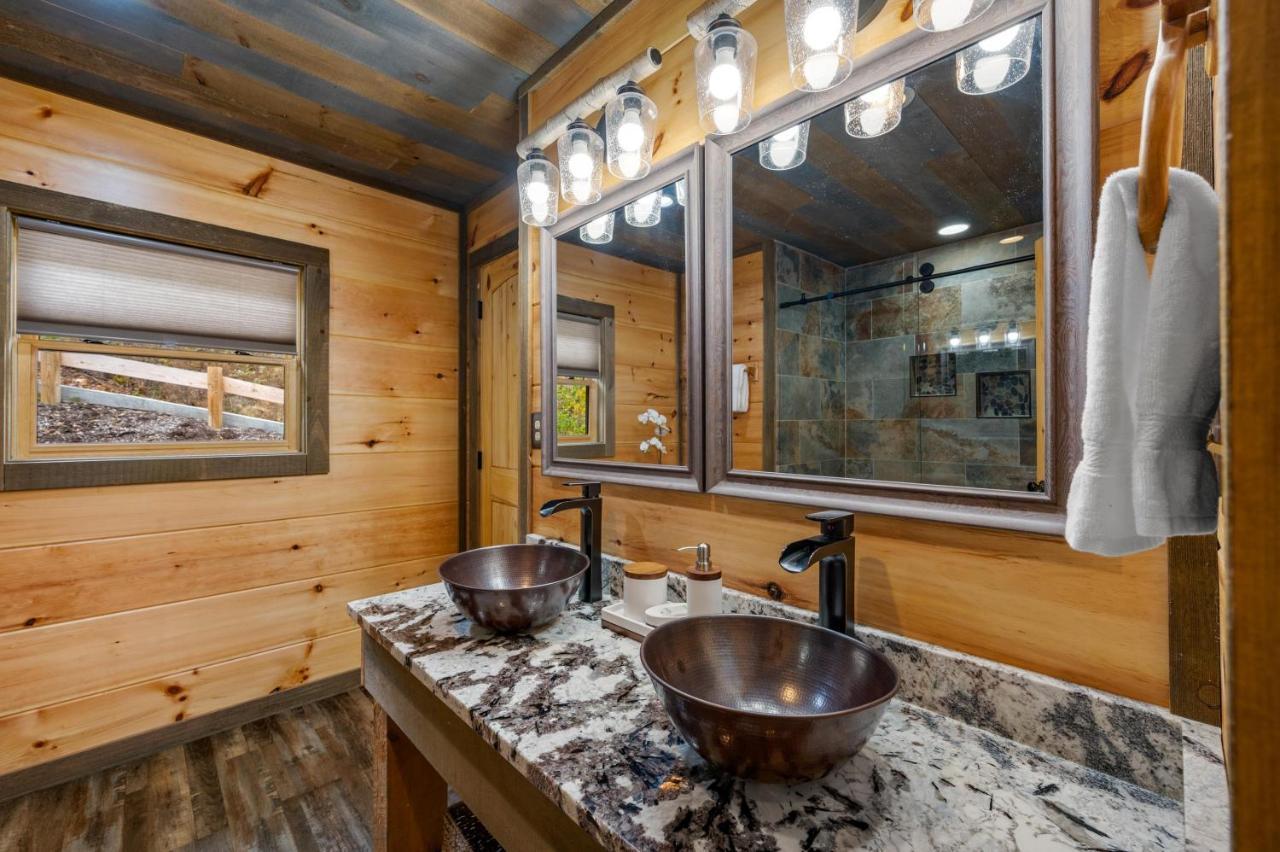 2021 Cabin - Gorgeous Fall Views, GameRm, HotTub, Xbox, Bears, Gatlinburg 10min&Ober 5min Exterior foto