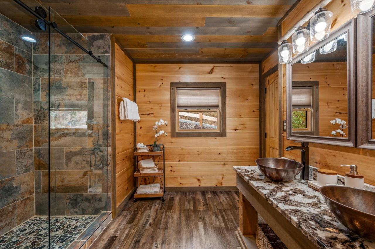 2021 Cabin - Gorgeous Fall Views, GameRm, HotTub, Xbox, Bears, Gatlinburg 10min&Ober 5min Exterior foto