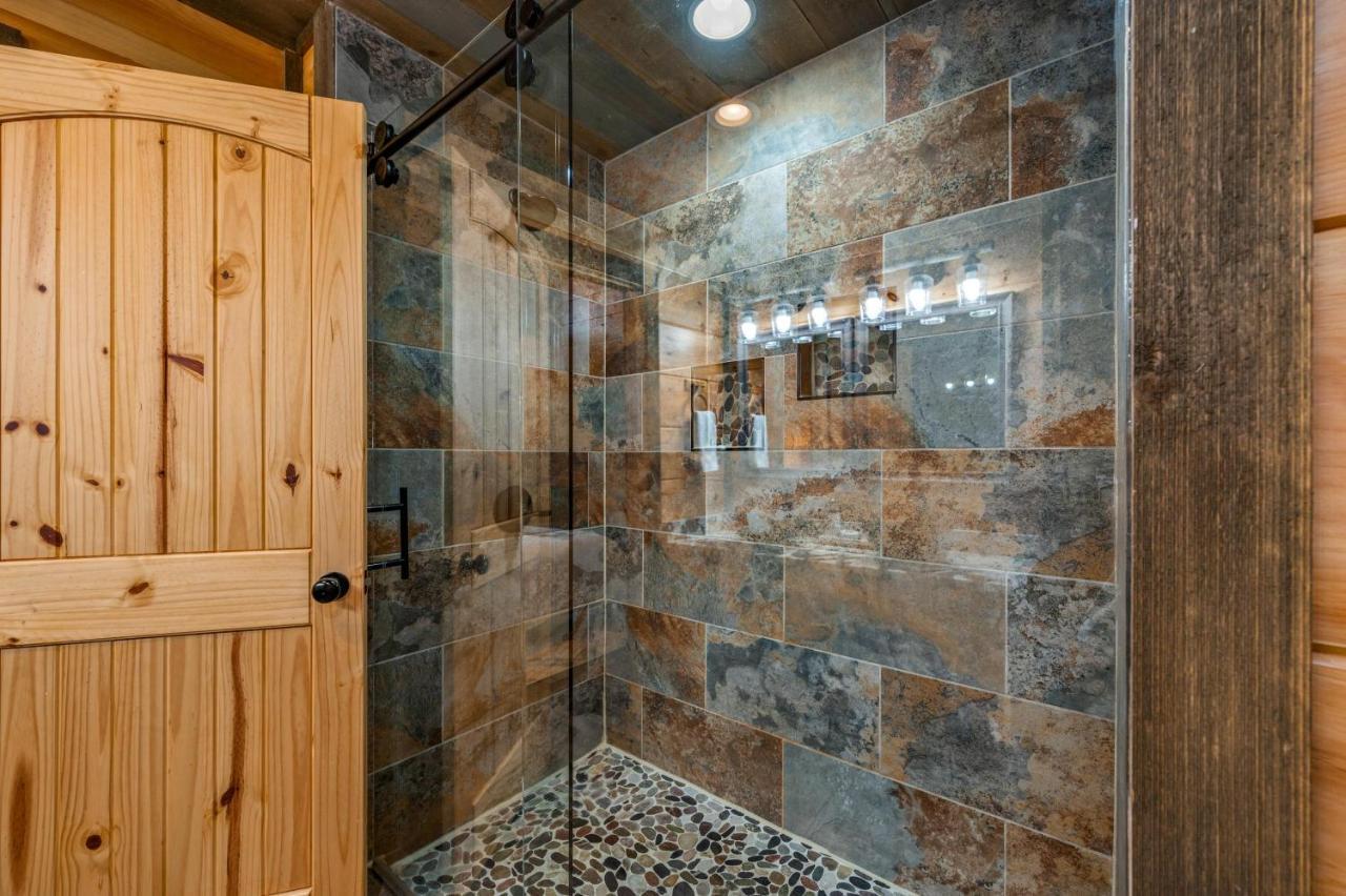 2021 Cabin - Gorgeous Fall Views, GameRm, HotTub, Xbox, Bears, Gatlinburg 10min&Ober 5min Exterior foto